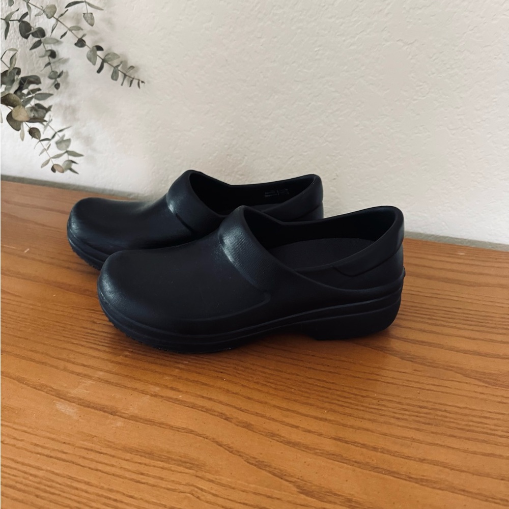 Croc clogs, size 7